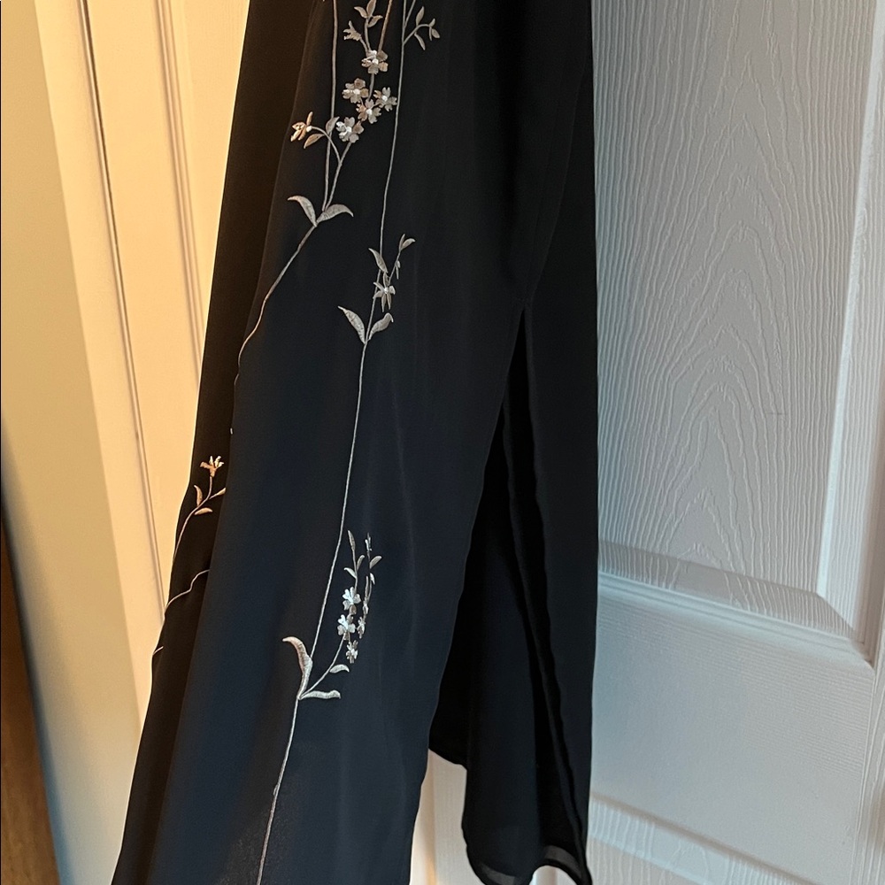 Chic Black long Floral Embroidered A-Line Skirt lined sexy side slits